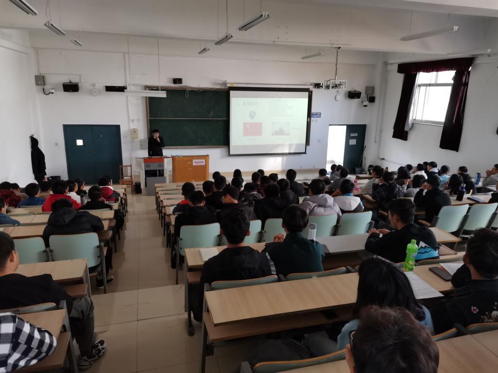 研究生房瑀人同学作汇报